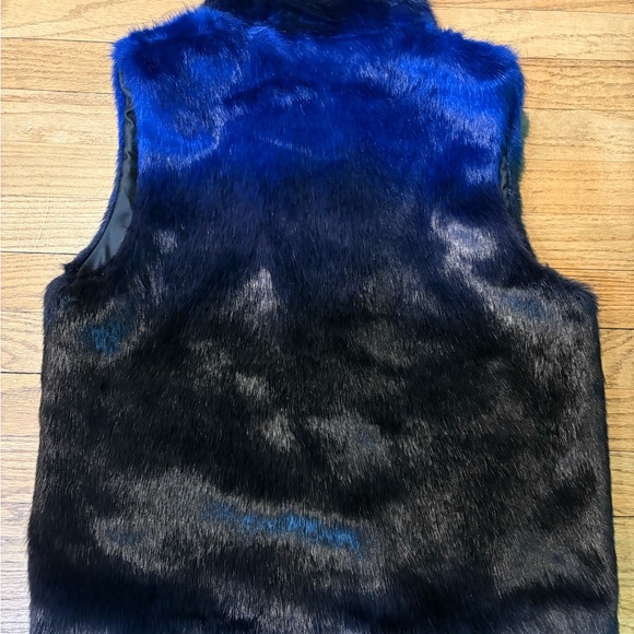 Cejon Black and Blue Faux Fur Vest - Picture 4 of 4